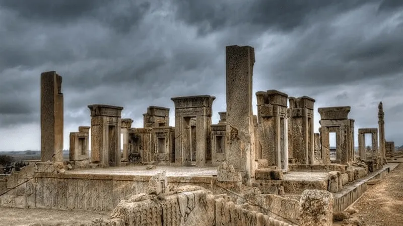 بازسازی گذشته: پرونده ایران - تحلیل